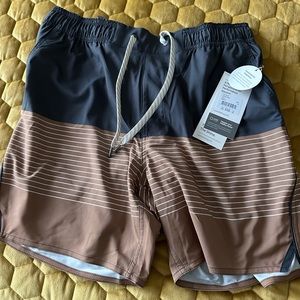Vuori trail shorts camel stripe men’s size medium